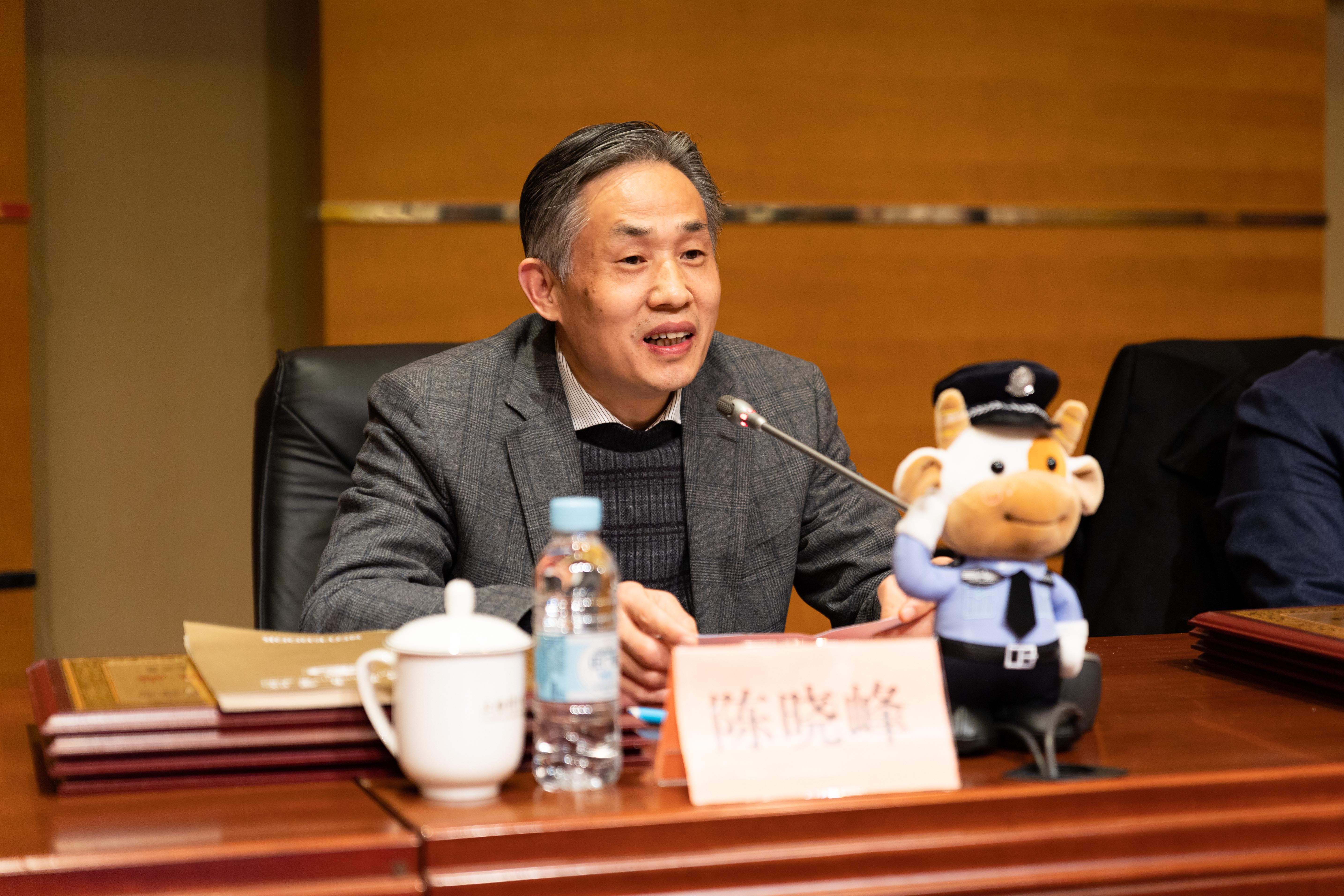 校党委副书记,副校长陈晓峰致辞并讲话:我校历来重视校园安全工作